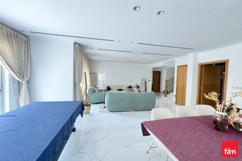 Villa in Dubai 4 bedrooms, 578.6 sq.m. № 49977 - photo 4