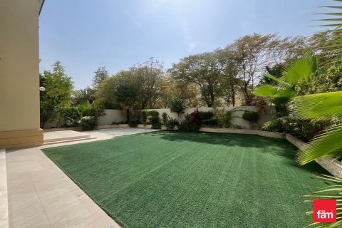 Villa in Dubai 4 bedrooms, 578.6 sq.m. № 49977 - photo 8