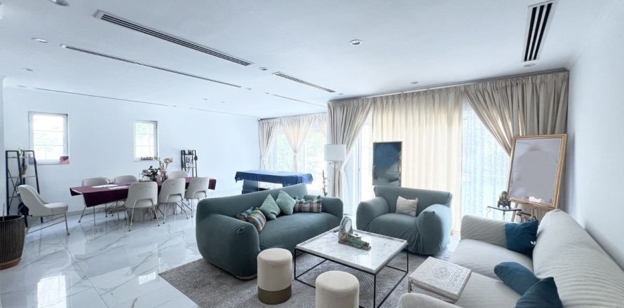 Villa in Dubai 4 bedrooms, 578.6 sq.m. № 49977