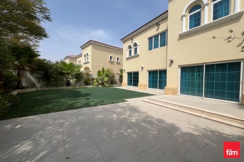 Villa in Dubai 4 bedrooms, 578.6 sq.m. № 49977 - photo 2