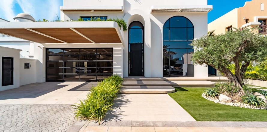 Villa en Palm Jumeirah, Dubai, 5 dormitorios, 799 m², № 97198