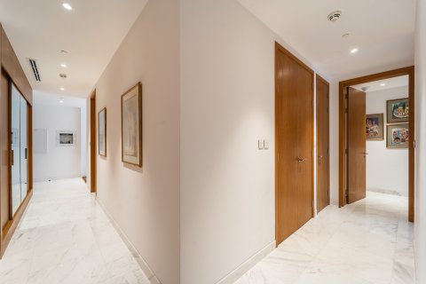 Apartment in Dubai Marina, Dubai 3 bedrooms, 242 sq.m. № 97203 - photo 11