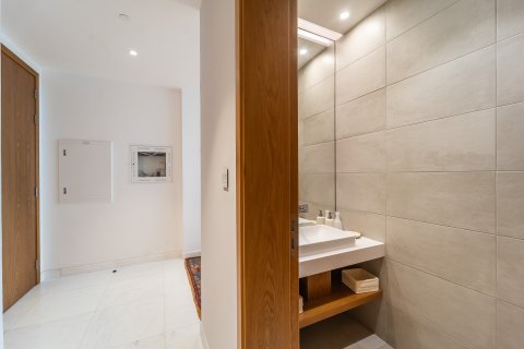 Apartment in Dubai Marina, Dubai 3 bedrooms, 242 sq.m. № 97203 - photo 18