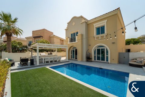 Купить виллу в Victory Heights, Dubai Sports City, Дубай: 5 спален, 446м², № 75665 - фото 1