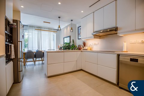 Villa à Dubai, 4 chambres, 244 m², № 75667 - photo 3