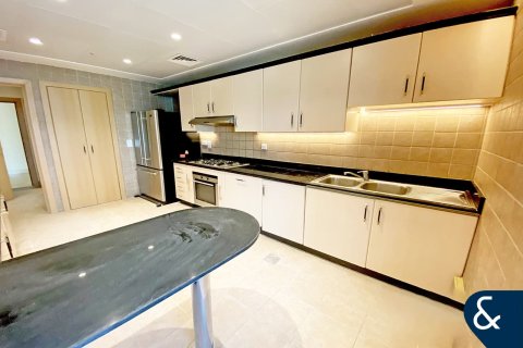 Apartment in Dubai Marina, Dubai 4 bedrooms, 285 sq.m. № 75661 - photo 8