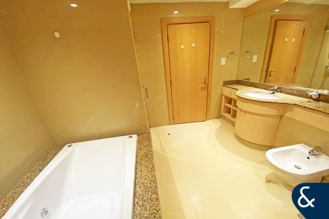 Apartment in Dubai Marina, Dubai 4 bedrooms, 285 sq.m. № 75661 - photo 11