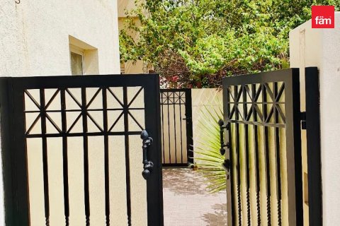 Adosado en Dubai, 3 dormitorios, 295.4 m², № 118988 - foto 2