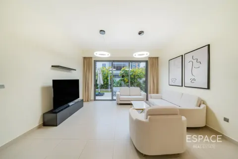 Villa in Dubai Hills Estate, Dubai 3 bedrooms, 296 sq.m. № 122820 - photo 2