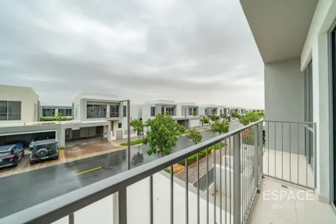 Villa in Dubai Hills Estate, Dubai 3 bedrooms, 296 sq.m. № 122820 - photo 15