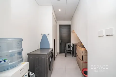 Villa in Al Furjan, Dubai 4 bedrooms, 331 sq.m. № 122825 - photo 6