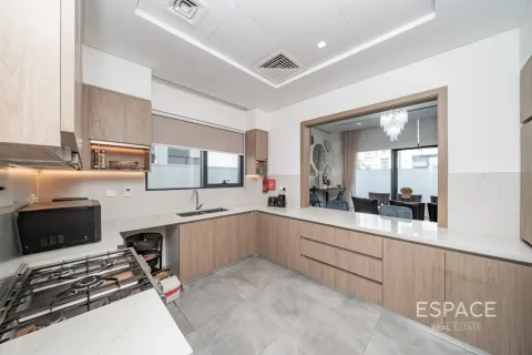 Villa in Al Furjan, Dubai 4 bedrooms, 331 sq.m. № 122825 - photo 4