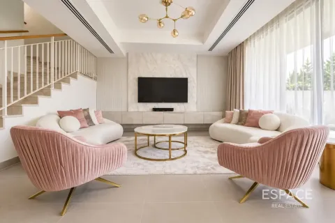 Villa in Dubai Hills Estate, Dubai 5 bedrooms, 251 sq.m. № 122821