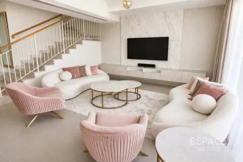 Villa in Dubai Hills Estate, Dubai 5 bedrooms, 251 sq.m. № 122821 - photo 8