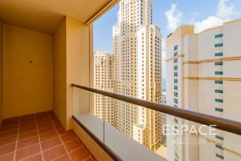 Apartment in Jumeirah Beach Residence, Dubai 1 bedroom, 111 sq.m. № 122819 - photo 2