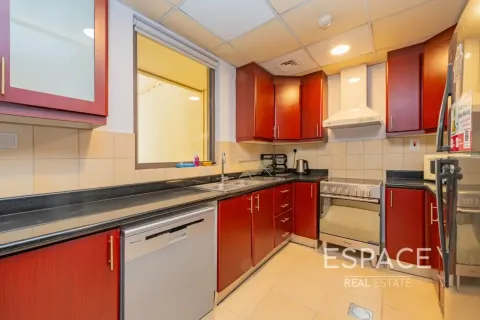 Apartment in Jumeirah Beach Residence, Dubai 1 bedroom, 111 sq.m. № 122819 - photo 9