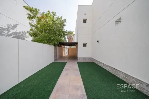 Villa en Meadows, Dubai, 4 dormitorios, 381 m², № 122256 - foto 3