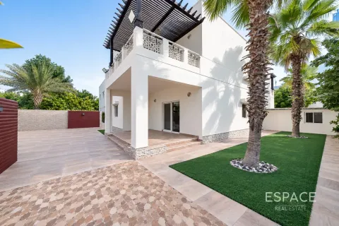 Villa en Meadows, Dubai, 4 dormitorios, 381 m², № 122256