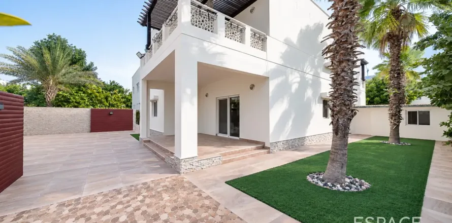 Villa en Meadows, Dubai, 4 dormitorios, 381 m², № 122256