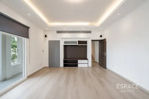 Villa en Meadows, Dubai, 4 dormitorios, 381 m², № 122256 - foto 9