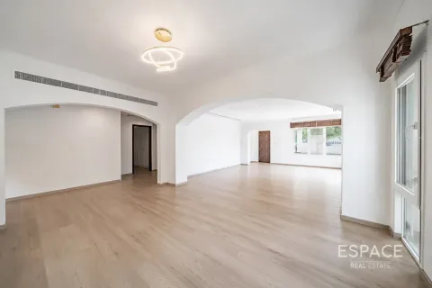 Villa en Meadows, Dubai, 4 dormitorios, 381 m², № 122256 - foto 13