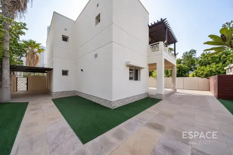 Villa en Meadows, Dubai, 4 dormitorios, 381 m², № 122256 - foto 5