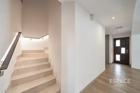 Villa en Meadows, Dubai, 4 dormitorios, 381 m², № 122256 - foto 6