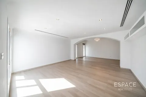 Villa en Meadows, Dubai, 4 dormitorios, 381 m², № 122256 - foto 14