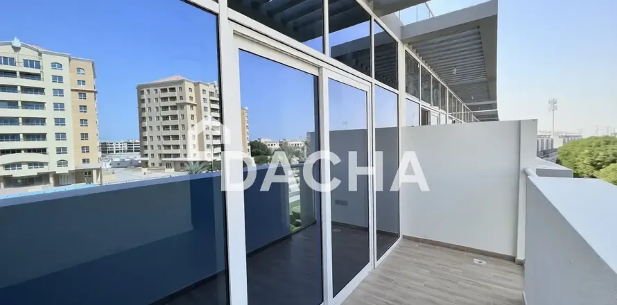 Adosado en Dubai Investment Park, Dubai, 4 dormitorios, 271 m², № 135305