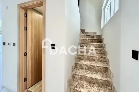 Adosado en Dubai Investment Park, Dubai, 4 dormitorios, 271 m², № 135305 - foto 7
