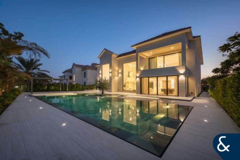 Villa en Jumeirah Islands, Dubai, 4 dormitorios, 988 m², № 98868
