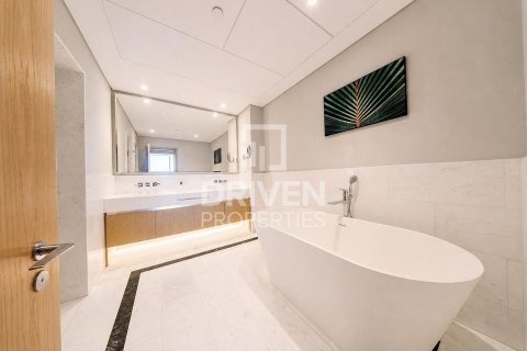 Apartment in The Palm Tower, Palm Jumeirah, Dubai 1 bedroom, 103.03 sq.m. № 136110 - photo 14