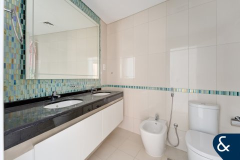 Apartment in Damac Heights, Dubai Marina, Dubai 3 bedrooms, 176 sq.m. № 75387 - photo 17