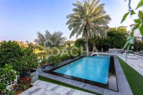 Villa in Jumeirah Islands, Dubai 4 bedrooms, 539 sq.m. № 109773 - photo 18