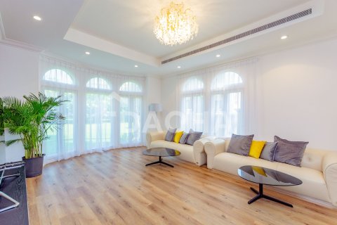 Villa in Canal Cove Villas, Palm Jumeirah, Dubai 4 bedrooms, 470 sq.m. № 109776 - photo 3