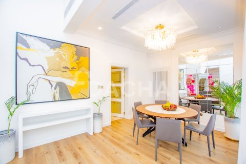Villa in Canal Cove Villas, Palm Jumeirah, Dubai 4 bedrooms, 470 sq.m. № 109776 - photo 6
