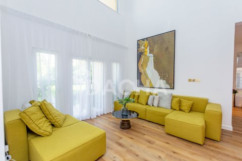Villa in Canal Cove Villas, Palm Jumeirah, Dubai 4 bedrooms, 470 sq.m. № 109776 - photo 24