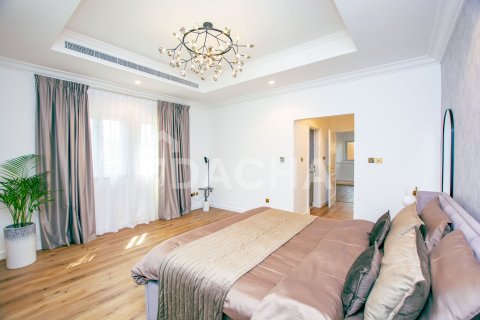 Villa in Canal Cove Villas, Palm Jumeirah, Dubai 4 bedrooms, 470 sq.m. № 109776 - photo 13