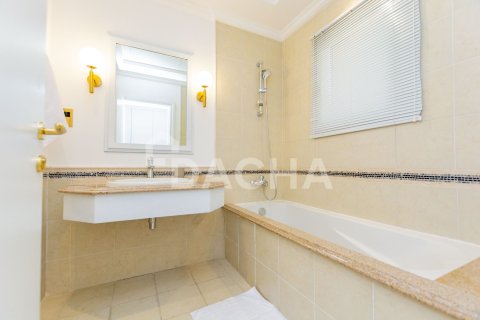 Villa in Canal Cove Villas, Palm Jumeirah, Dubai 4 bedrooms, 470 sq.m. № 109776 - photo 16