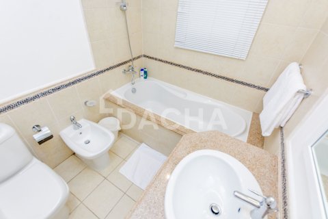 Villa in Canal Cove Villas, Palm Jumeirah, Dubai 4 bedrooms, 470 sq.m. № 109776 - photo 14