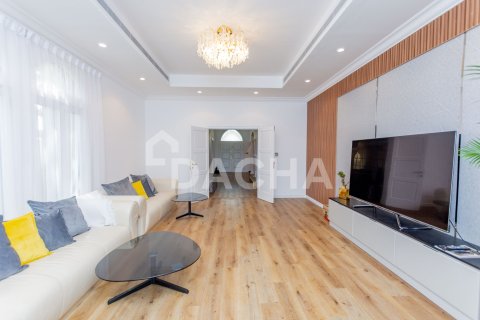 Villa in Canal Cove Villas, Palm Jumeirah, Dubai 4 bedrooms, 470 sq.m. № 109776 - photo 4