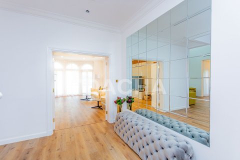 Villa in Canal Cove Villas, Palm Jumeirah, Dubai 4 bedrooms, 470 sq.m. № 109776 - photo 5