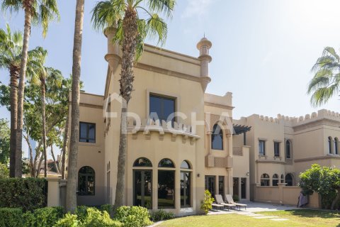 Villa in Canal Cove Villas, Palm Jumeirah, Dubai 4 bedrooms, 470 sq.m. № 109776 - photo 28
