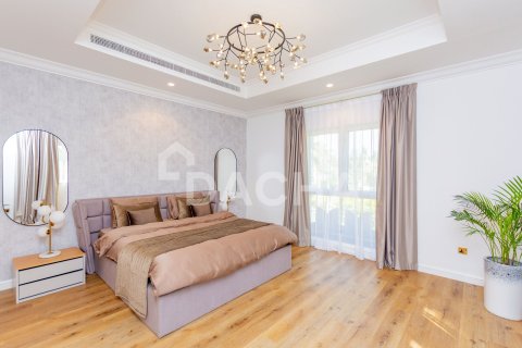 Villa in Canal Cove Villas, Palm Jumeirah, Dubai 4 bedrooms, 470 sq.m. № 109776 - photo 17