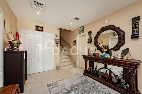 Villa in Meadows, Dubai 4 bedrooms, 372 sq.m. № 109774 - photo 7