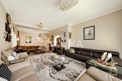 Villa in Meadows, Dubai 4 bedrooms, 372 sq.m. № 109774 - photo 6