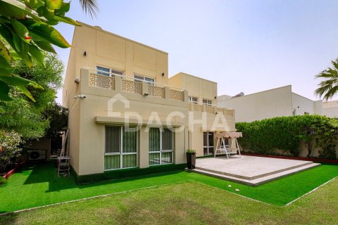 Villa in Meadows, Dubai 4 bedrooms, 372 sq.m. № 109774 - photo 2