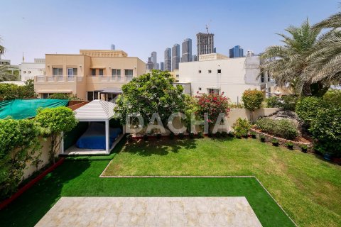 Villa in Meadows, Dubai 4 bedrooms, 372 sq.m. № 109774 - photo 22