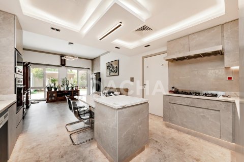 Villa in Meadows, Dubai 4 bedrooms, 372 sq.m. № 109774 - photo 16