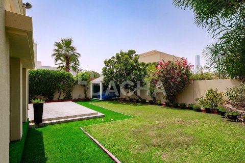 Villa in Meadows, Dubai 4 bedrooms, 372 sq.m. № 109774 - photo 30